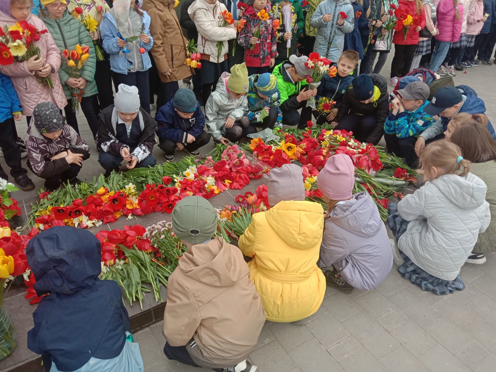 ВОЗЛОЖЕНИЕ ЦВЕТОВ К ПАМЯТНИКУ ПОГИБШИМ ВОИНАМ В ГОДЫ ВОВ.#БессмертныйПолк71 #нашБессмертныйПолк.