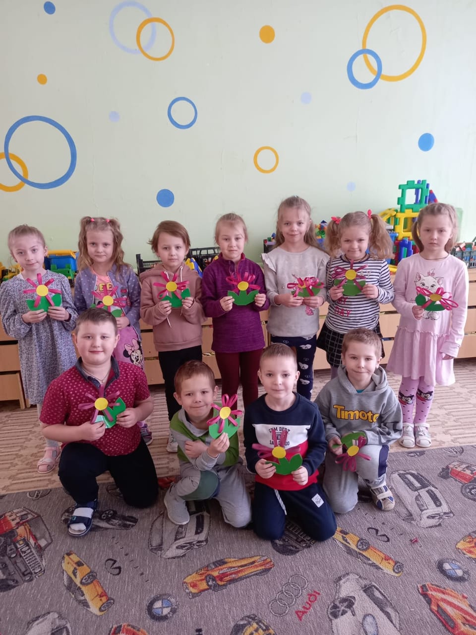 8 Марта - международный женский день.
