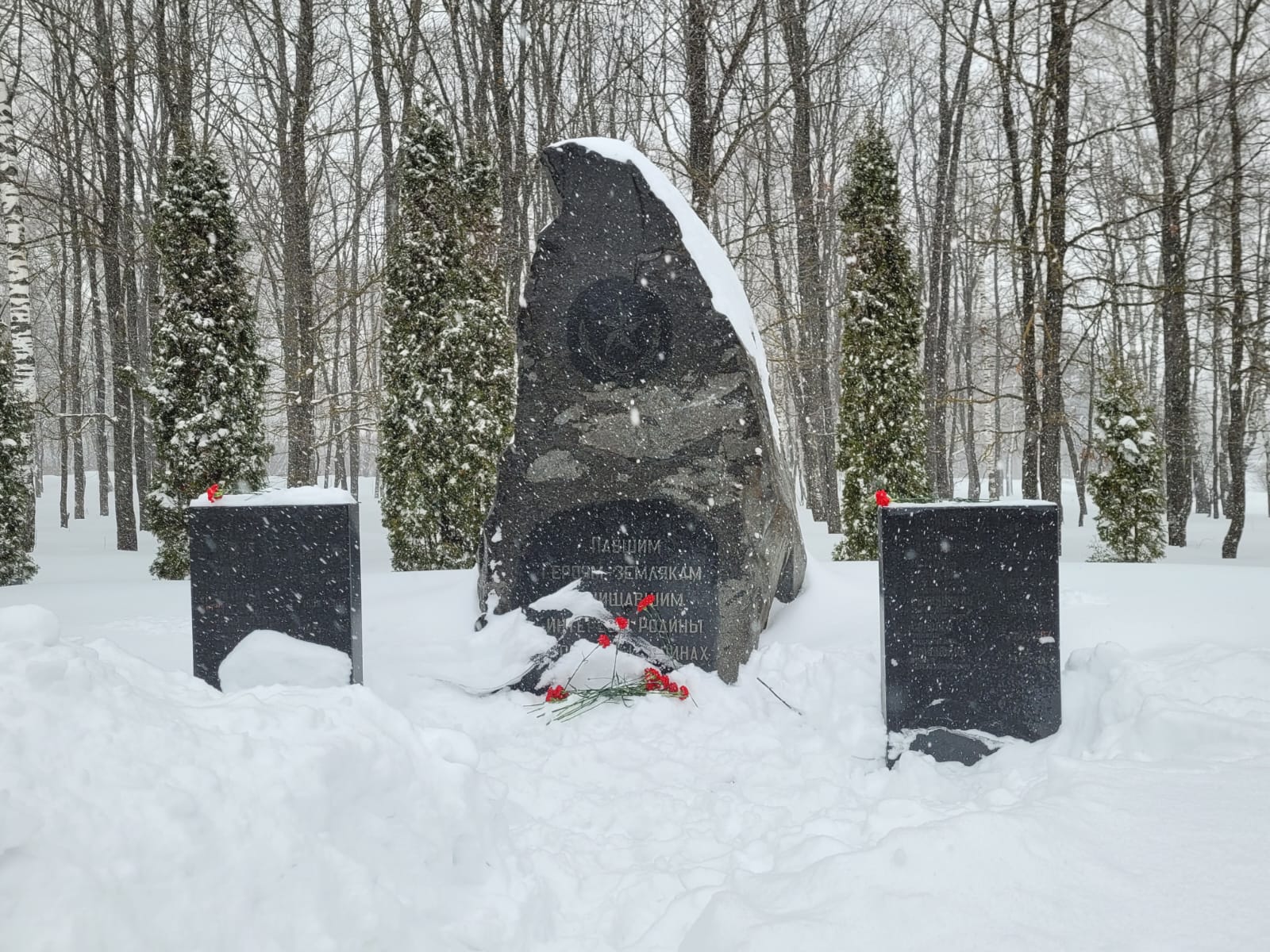 Возложение цветов к памятнику воинов - интернационалистов Ленинского района, .#НавигаторыДетства71.