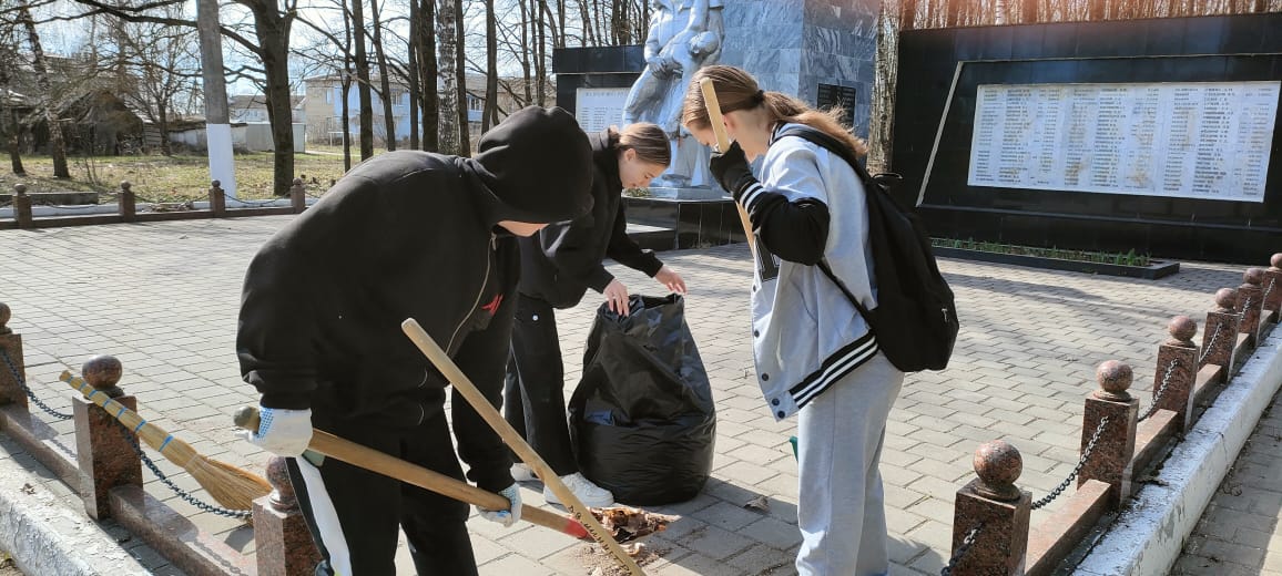 Общегородской субботник на мемориальном комплексе «Павшим в Великой Отечественной войне жителям Ленинского района».#НавигаторыДетства71.