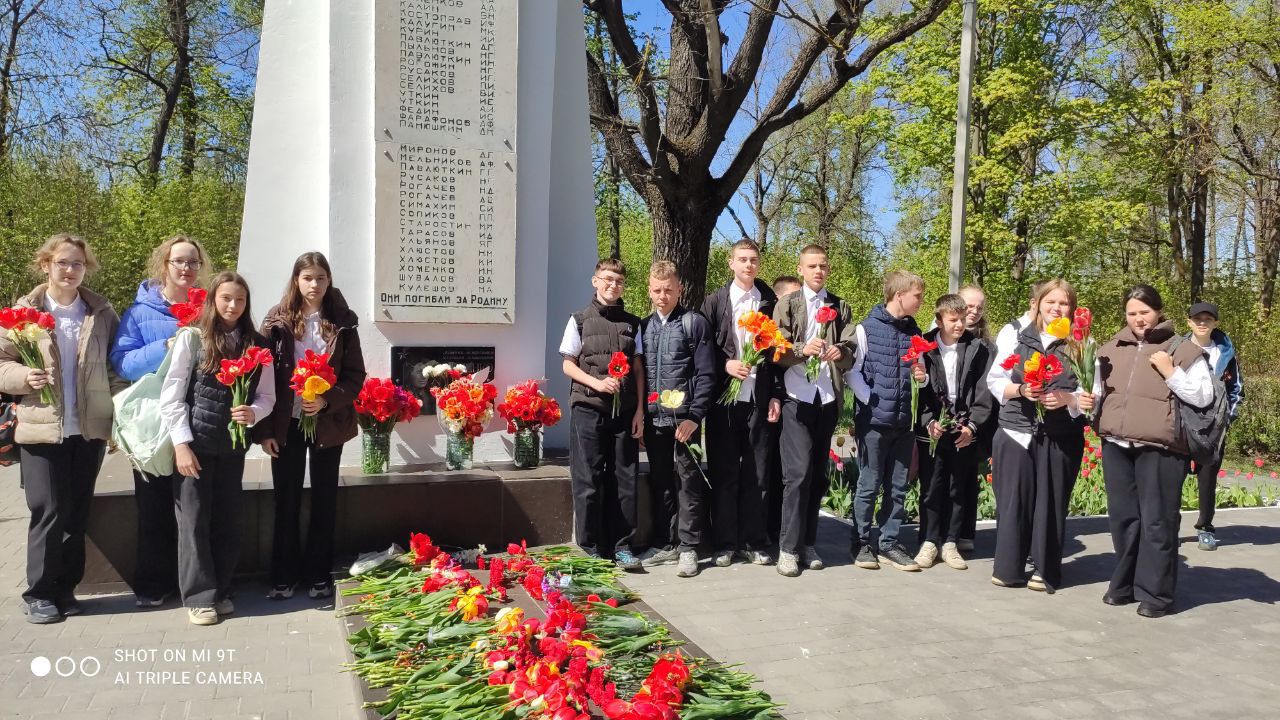 Акция «Возложение цветов к памятнику героям Великой Отечественной войны»#НавигаторыДетства71#Росдетцентр#оВеликойПобедеНД.