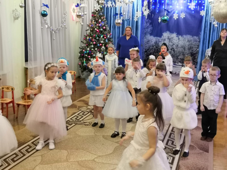 Новогодняя сказка в группе "Солнышко".