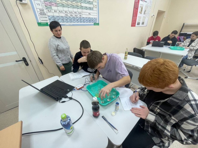 Урок химии с использованием оборудования центра " Точка роста" #ТочкаРоста.